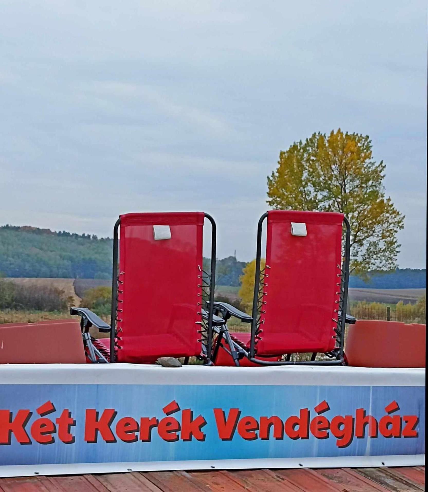شقة Ket Kerek Vendeghaz Patvarc المظهر الخارجي الصورة